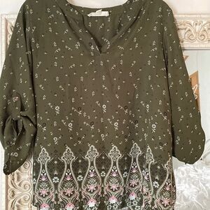 Too Cute,Pink republic ,3/4 v neck womens floral green / pink flowers size s